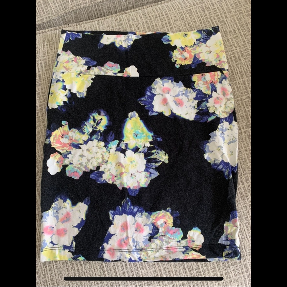 Womens size small stretchy skirt.